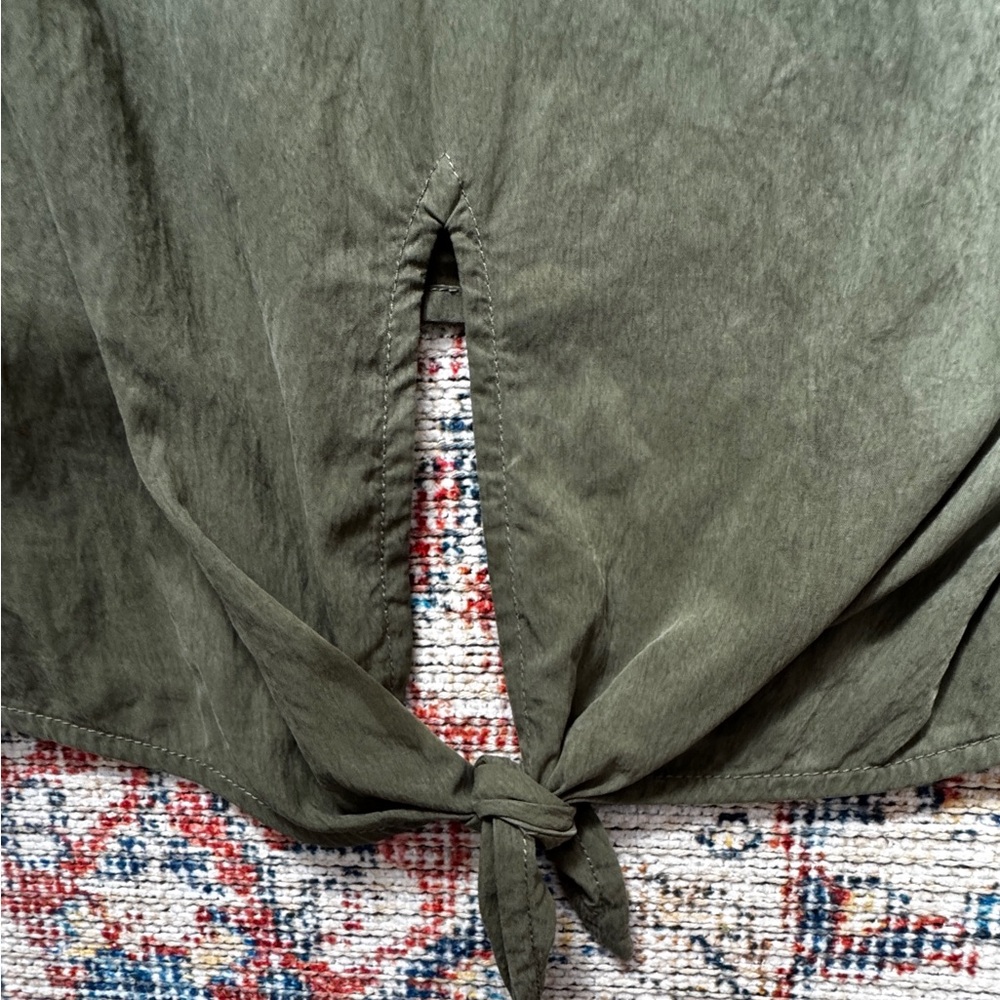 GAP Women's SAGE Green Top Sz M  Ties in front at waist ! - Picture 5 of 5